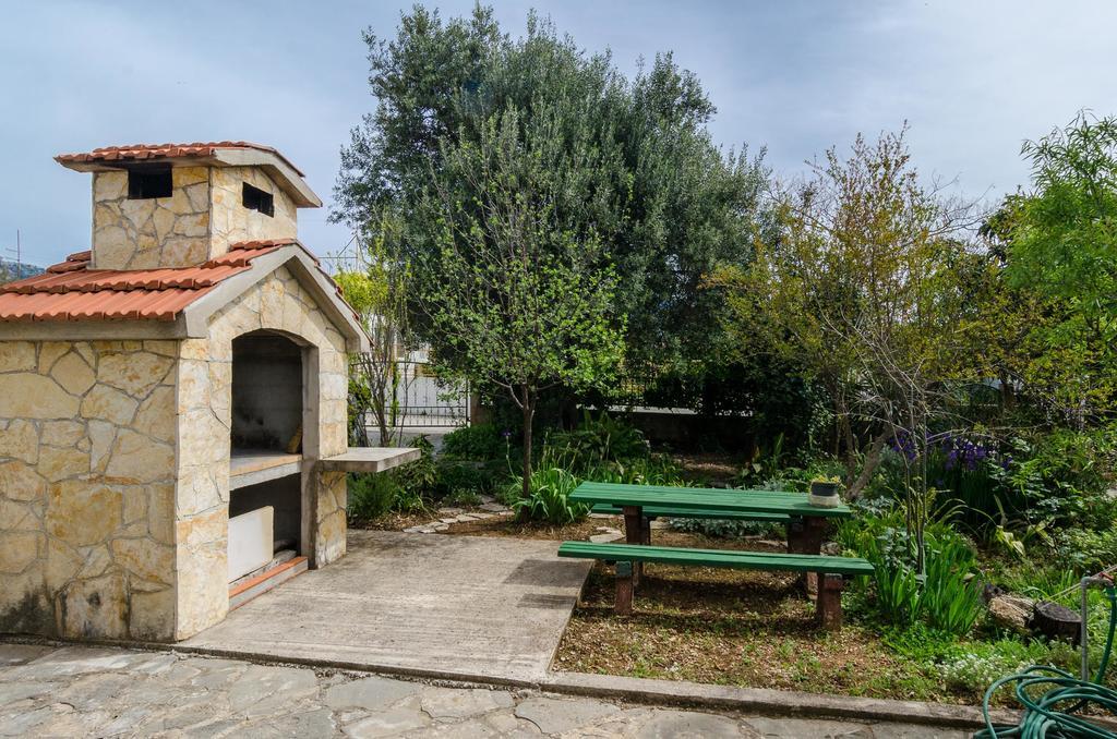Apartments Leo Orebić Екстериор снимка