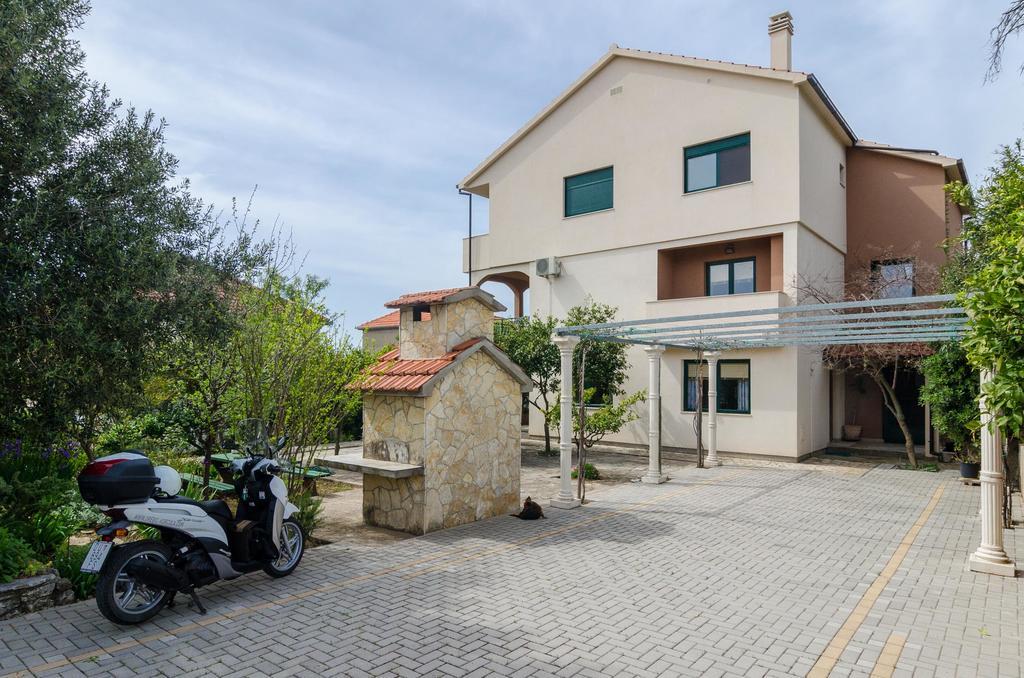 Apartments Leo Orebić Екстериор снимка